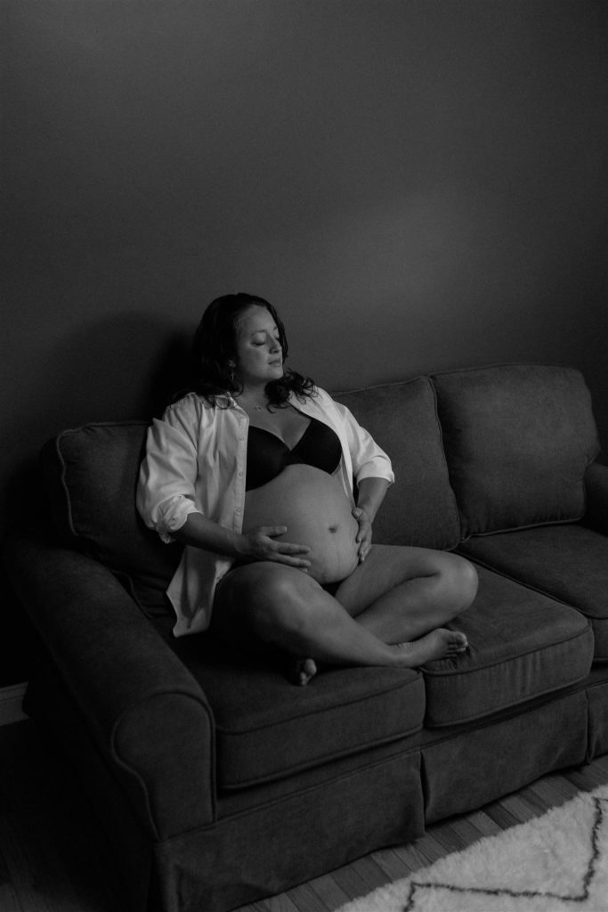intimate-maternity-session